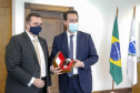 Governador Carlos Massa Ratinho Junior, recebe o embaixador do Paraguai no Brasil, Juan Ángel Delgadillo, e também o cônsul geral do Paraguai no Paraná, Carlos Fleitas Rodriguez -  Curitiba, 26/10/2021 - Foto Gilson Abreu/AEN