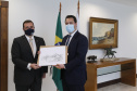 Governador Carlos Massa Ratinho Junior, recebe o embaixador do Paraguai no Brasil, Juan Ángel Delgadillo, e também o cônsul geral do Paraguai no Paraná, Carlos Fleitas Rodriguez -  Curitiba, 26/10/2021 - Foto Gilson Abreu/AEN