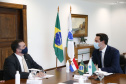 Governador Carlos Massa Ratinho Junior, recebe o embaixador do Paraguai no Brasil, Juan Ángel Delgadillo, e também o cônsul geral do Paraguai no Paraná, Carlos Fleitas Rodriguez - Curitiba, 26/10/2021 - Foto: Jonathan Campos /AEN