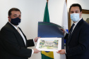 Governador Carlos Massa Ratinho Junior, recebe o embaixador do Paraguai no Brasil, Juan Ángel Delgadillo, e também o cônsul geral do Paraguai no Paraná, Carlos Fleitas Rodriguez - Curitiba, 26/10/2021 - Foto: Jonathan Campos /AEN