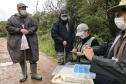 Uma equipe de biólogos que atua nos estudos exigidos pelo projeto da Nova Ferroeste iniciou na semana passada a quarta e última campanha da fauna, que faz o levantamento e identificação das espécies existentes nas áreas do traçado da ferrovia. Espécies endêmicas de anfíbios, anta, onça-parda, aves e animais ameaçados de extinção foram identificados na Serra do Mar, onde foram realizados os trabalhos.Foto: Heloísa Vieira/AEN