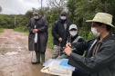 Uma equipe de biólogos que atua nos estudos exigidos pelo projeto da Nova Ferroeste iniciou na semana passada a quarta e última campanha da fauna, que faz o levantamento e identificação das espécies existentes nas áreas do traçado da ferrovia. Espécies endêmicas de anfíbios, anta, onça-parda, aves e animais ameaçados de extinção foram identificados na Serra do Mar, onde foram realizados os trabalhos.Foto: Heloísa Vieira/AEN