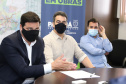 
Prefeitos de sete municípios do Litoral do Paraná se reuniram, nesta segunda-feira (25) com o secretário de Estado da Infraestrutura e Logística, Sandro Alex; o diretor geral do Departamento de Estradas e Rodagem do Paraná, Fernando Furiatti; e com o diretor-presidente da Portos do Paraná, Luiz Fernando Garcia, para planejar como será feita a retirada de rochas, resultado das obras de derrocagem da Pedra da Palangana, no canal de acesso ao Porto de Paranaguá.  Foto: Rodrigo Felix Leal/SEIL