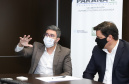 
Prefeitos de sete municípios do Litoral do Paraná se reuniram, nesta segunda-feira (25) com o secretário de Estado da Infraestrutura e Logística, Sandro Alex; o diretor geral do Departamento de Estradas e Rodagem do Paraná, Fernando Furiatti; e com o diretor-presidente da Portos do Paraná, Luiz Fernando Garcia, para planejar como será feita a retirada de rochas, resultado das obras de derrocagem da Pedra da Palangana, no canal de acesso ao Porto de Paranaguá.  Foto: Rodrigo Felix Leal/SEIL
