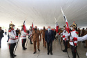 Para comemorar 57 anos, o Batalhão de Polícia Rodoviária (BPRv) promoveu nesta quarta-feira (27) uma solenidade militar no Museu Oscar Niemeyer, em Curitiba, com entrega de medalhas Mérito Rodoviário.
Para o vice-governador Darci Piana, agraciado com a medalha, esse é um momento importante, não só para a Polícia Militar, mas para a sociedade paranaense. Foto: Camila Tonett