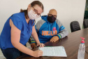 Com o avanço da vacinação e redução das medidas restritivas, técnicos da Cohapar retomaram as visitas aos municípios para realizar a entrega de títulos de propriedade na região Sudoeste do Paraná. Nesta semana, mutuários da companhia com imóveis já quitados receberam a documentação que garante o reconhecimento de propriedade em Chopinzinho e Dois Vizinhos. (Foto: Joao Carlos da Cas/Cohapar)