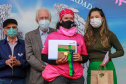 Expedição Filhas do Paraná volta a Curitiba após 2.800 km divulgando o Outubro Rosa. As motociclistas do grupo Filhas do Vento e da Liberdade retornaram neste sábado (30) ao Palácio Iguaçu – mesmo ponto de onde partiram no dia 14 de outubro, e foram recebidas pelo vice-governador Darci Piana e pela primeira-dama do Estado e presidente do Conselho Estadual de Ação Solidária, Luciana Saito Massa. - Curitiba, 30/10/2021 - Foto: Valdelino Pontes