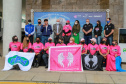 Expedição Filhas do Paraná volta a Curitiba após 2.800 km divulgando o Outubro Rosa. As motociclistas do grupo Filhas do Vento e da Liberdade retornaram neste sábado (30) ao Palácio Iguaçu – mesmo ponto de onde partiram no dia 14 de outubro, e foram recebidas pelo vice-governador Darci Piana e pela primeira-dama do Estado e presidente do Conselho Estadual de Ação Solidária, Luciana Saito Massa. - Curitiba, 30/10/2021 - Foto: Valdelino Pontes