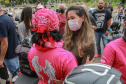 Expedição Filhas do Paraná volta a Curitiba após 2.800 km divulgando o Outubro Rosa. As motociclistas do grupo Filhas do Vento e da Liberdade retornaram neste sábado (30) ao Palácio Iguaçu – mesmo ponto de onde partiram no dia 14 de outubro, e foram recebidas pelo vice-governador Darci Piana e pela primeira-dama do Estado e presidente do Conselho Estadual de Ação Solidária, Luciana Saito Massa. - Curitiba, 30/10/2021 - Foto: Valdelino Pontes