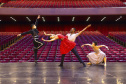 O Balé Teatro Guaíra (BTG) apresenta neste sábado, dia 6, o espetáculo ?Carmen? no Parque Tanguá. A coreografia é inspirada na ópera de Georges Bizet e se tornou um dos maiores sucessos da história do BTG. A apresentação é gratuita e faz parte do projeto ?Parques e Praças?, que tem o objetivo de levar espetáculos culturais a um público amplo de forma segura, considerando o cenário de controle da pandemia e ampla vacinação. - Curitiba, 03/11/2021 - Foto: Maringas Maciel/Teatro Guaíra