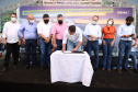 Em mais um passo no processo de consolidação do Voe Paraná, o maior programa de aviação regional do País, o Governo do Estado finalizou o convênio que vai permitir a modernização da pista de pouso e decolagem do aeroporto Francisco Lacerda Junior, em Cornélio Procópio, no Norte Pioneiro. O investimento é de R$ 4.771.057,10. O anúncio foi feito nesta quarta-feira (03) pelo governador Carlos Massa Ratinho Junior durante visita à cidade. Foto: Ari Dias/AEN
