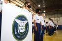 O governador Carlos Massa Ratinho Junior entregou nesta quinta-feira (04) mais 1.837 kits de uniformes para três colégios estaduais cívico-militares (CECM) de Umuarama, no Noroeste do Paraná. Foto:  Umuarama, 04/11/2021 - Foto: Ari Dias/AEN
