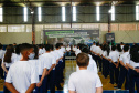 O governador Carlos Massa Ratinho Junior entregou nesta quinta-feira (04) mais 1.837 kits de uniformes para três colégios estaduais cívico-militares (CECM) de Umuarama, no Noroeste do Paraná. Foto: Jonathan Campos/AEN