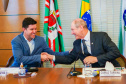 O chefe da Casa Civil do Paraná, Guto Silva, e o secretário estadual de Justiça, Família e Trabalho, Ney Leprevost, apresentaram nesta quinta-feira (4) o programa Cartão Futuro a empresários da Associação Comercial do Paraná (ACP). Foto: Guilherme Flores/Casa Civil