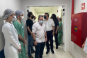 O secretário de Estado da Saúde, Beto Preto, assinou nesta sexta-feira (5) a autorização para o aumento no repasse de custeio ao Hospital Moacir Micheletto, em Assis Chateaubriand, logo após a visita na unidade. - Assis Chateaubriand, 05/11/2021 - Foto: Andressa Desyreé / Sesa