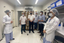 O secretário de Estado da Saúde, Beto Preto, assinou nesta sexta-feira (5) a autorização para o aumento no repasse de custeio ao Hospital Moacir Micheletto, em Assis Chateaubriand, logo após a visita na unidade. - Assis Chateaubriand, 05/11/2021 - Foto: Andressa Desyreé / Sesa