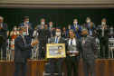 O governador Carlos Massa Ratinho Junior recebeu nesta sexta-feira (5) o título de “Benfeitor do Oeste”. A homenagem é dos prefeitos que integram a Associação dos Municípios do Oeste do Paraná foi conferida durante a 15ª edição do maior evento da imprensa da região, o Prêmio Amop de Jornalismo. 
Foto Gilson abreu/AEN

