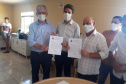 Entrega de pavimentação de estrada rural e de máquinas, caminhão e equipamentos para cooperativas de agricultura familiar, inauguração de cozinha comunitária. Estas foram algumas das ações dos secretários estaduais da Agricultura e do Abastecimento, Norberto Ortigara, e do Planejamento e Projetos Estruturantes, Valdemar Bernardo Jorge, na semana passada na região do Norte Pioneiro. - Curitiba, 08/11/2021 - Foto: SEAB