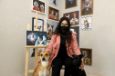 Uma das empreendedoras beneficiadas pelo crédito da Fomento Paraná é a Giovanna Sabatke, que criou uma marca de produtos para animais de estimação. Ela abriu a empresa no início da pandemia, vendendo quadros e camisetas personalizados para todo o Brasil -  Curitiba, 20/07/2021  -  Foto: Ari Dias