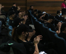 O Departamento de Polícia Penal (Deppen), por meio da Escola de Formação e Aperfeiçoamento Penitenciário (ESPEN), encerrou nesta segunda-feira (22/11) a primeira turma do Curso de Transição em Operações da Polícia Penal (CTOPP), em Curitiba. O curso objetiva promover o nivelamento dos futuros policiais penais do Estado para a ocupação fim. Na primeira turma foram 12 profissionais formados. - Curitibq, 22/11/2021 - Foto: SESP-PR