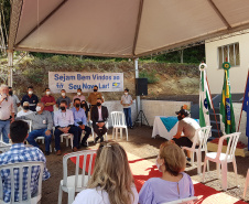 Dezesseis famílias de Guaraniaçu, na região Oeste do Paraná, receberam nesta sexta-feira (12) as chaves de suas novas moradias. Elas foram beneficiadas por um projeto de parceria do Governo do Estado com a Itaipu Binacional e a administração municipal, que recebeu pouco mais de R$ 1 milhão de investimento. - Guaraniaçu, 12/11/2021 -  Foto: Rafael Kikuti / Cohapar