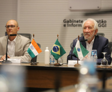 O vice governador Darci Piana e o Diretor Presidente da Invest Paraná, Eduardo Bekin participam nesta terça-feira (16), de Videoconferência com o embaixador da Índia, Suresh Reddy no Palacio Iguaçu.