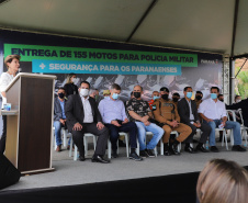 O governador Carlos Massa Ratinho Junior e o Secretário da Segurança Pública, Romulo Marinho Soares, entregam nesta sexta-feira (19), à Polícia Militar do Paraná 155 novas motocicletas, modelo BMW, que incluem capacetes, EPIs e rádios comunicadores, no Parque Estadual Vila Velha, em Ponta Grossa.19/11/2021 - Foto: Jonathan Campos