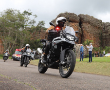 O governador Carlos Massa Ratinho Junior e o Secretário da Segurança Pública, Romulo Marinho Soares, entregam nesta sexta-feira (19), à Polícia Militar do Paraná 155 novas motocicletas, modelo BMW, que incluem capacetes, EPIs e rádios comunicadores, no Parque Estadual Vila Velha, em Ponta Grossa.19/11/2021 - Foto: Jonathan Campos