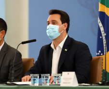 O governador Carlos Massa Ratinho Junior e secretários de Estado apresentam nesta sexta-feira (26), em conjunto com a Polícia Rodoviária Federal, detalhes do plano de operação para o fim da concessão das rodovias paranaenses, que ocorre neste final de semana. Na foto, diretor-geral do Departamento de Estradas de Rodagem do Paraná, Fernando Furiatti    - 26/11/2021 - Foto: Geraldo Bubniak/AEN