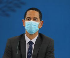 O governador Carlos Massa Ratinho Junior e secretários de Estado apresentam nesta sexta-feira (26), em conjunto com a Polícia Rodoviária Federal, detalhes do plano de operação para o fim da concessão das rodovias paranaenses, que ocorre neste final de semana. Na foto, secretário da Segurança Pública, Romulo Marinho Soares - 26/11/2021 - Foto: Geraldo Bubniak/AEN