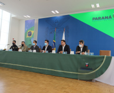 O governador Carlos Massa Ratinho Junior e secretários de Estado apresentam nesta sexta-feira (26), em conjunto com a Polícia Rodoviária Federal, detalhes do plano de operação para o fim da concessão das rodovias paranaenses, que ocorre neste final de semana. Na foto, diretor-geral do Departamento de Estradas de Rodagem do Paraná, Fernando Furiatti    - 26/11/2021 - Foto: Geraldo Bubniak/AEN
