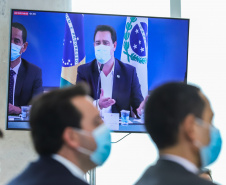 O governador Carlos Massa Ratinho Junior e secretários de Estado apresentam nesta sexta-feira (26), em conjunto com a Polícia Rodoviária Federal, detalhes do plano de operação para o fim da concessão das rodovias paranaenses, que ocorre neste final de semana. Na foto, diretor-geral do Departamento de Estradas de Rodagem do Paraná, Fernando Furiatti    - 26/11/2021 - Foto: Geraldo Bubniak/AEN