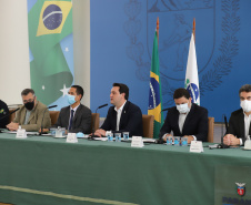 O governador Carlos Massa Ratinho Junior e secretários de Estado apresentam nesta sexta-feira (26), em conjunto com a Polícia Rodoviária Federal, detalhes do plano de operação para o fim da concessão das rodovias paranaenses, que ocorre neste final de semana. Na foto, diretor-geral do Departamento de Estradas de Rodagem do Paraná, Fernando Furiatti    - 26/11/2021 - Foto: Geraldo Bubniak/AEN