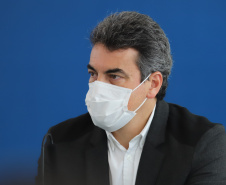 O governador Carlos Massa Ratinho Junior e secretários de Estado apresentam nesta sexta-feira (26), em conjunto com a Polícia Rodoviária Federal, detalhes do plano de operação para o fim da concessão das rodovias paranaenses, que ocorre neste final de semana. Na foto, diretor-geral do Departamento de Estradas de Rodagem do Paraná, Fernando Furiatti - 26/11/2021 - Foto: Geraldo Bubniak/AEN
