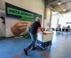 Distribuição das vacinas para regionais de saúde no Cemepar - Curitiba, 30/11/2021