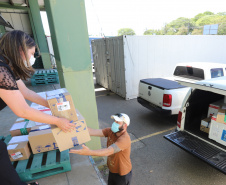 Distribuição das vacinas para regionais de saúde no Cemepar - Curitiba, 30/11/2021