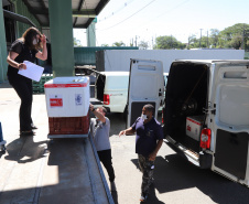 Distribuição das vacinas para regionais de saúde no Cemepar - Curitiba, 30/11/2021