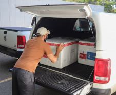 Distribuição das vacinas para regionais de saúde no Cemepar - Curitiba, 30/11/2021