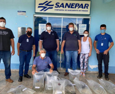 A Companhia de Saneamento do Paraná (Sanepar) fez a soltura de peixes no Rio do Lontra, manancial que abastece os moradores de Salto do Lontra, na terça-feira (23). Na ação, que faz parte das comemorações do Dia do Rio, foram lançados 5 mil peixes em idade juvenil das espécies lambari e jundiá. Essas espécies fazem parte da fauna da bacia do Baixo Iguaçu, na qual está inserido o Rio do Lontra. -  Salto do Lontra, 23/11/2021 - Foto: Sanepar