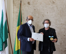 Auditora fiscal é condecorada com a primeira Medalha de Mérito Fazendário Paraná 