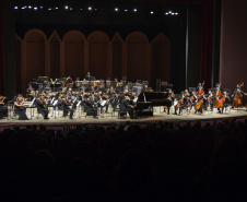 Orquestra Sinfônica do Paraná reencontra o público no grande auditório do Teatro Guaíra