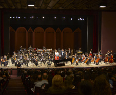 Orquestra Sinfônica do Paraná reencontra o público no grande auditório do Teatro Guaíra