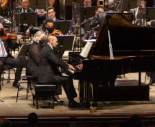 Orquestra Sinfônica do Paraná reencontra o público no grande auditório do Teatro Guaíra