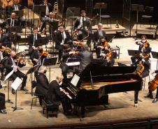 Orquestra Sinfônica do Paraná reencontra o público no grande auditório do Teatro Guaíra