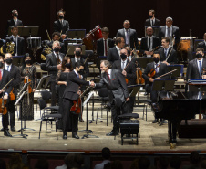 Orquestra Sinfônica do Paraná reencontra o público no grande auditório do Teatro Guaíra