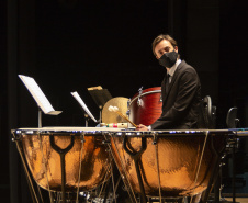 Orquestra Sinfônica do Paraná reencontra o público no grande auditório do Teatro Guaíra