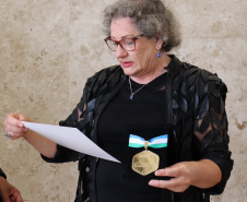 Auditora fiscal é condecorada com a primeira Medalha de Mérito Fazendário Paraná 