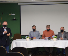 Formandos do primeiro curso de Especialização em Auditoria do SUS receberam na noite desta terça-feira (23) o diploma que permitirá atuar no controle, avaliação e auditoria dos recursos do Sistema Único de Saúde (SUS). Trinta alunos participaram da solenidade realizada no auditório da Escola de Saúde Pública do Paraná (ESPP). - Curitiba, 24/11/2021 - Foto: Américo Antonio/SESA