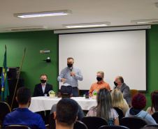 Formandos do primeiro curso de Especialização em Auditoria do SUS receberam na noite desta terça-feira (23) o diploma que permitirá atuar no controle, avaliação e auditoria dos recursos do Sistema Único de Saúde (SUS). Trinta alunos participaram da solenidade realizada no auditório da Escola de Saúde Pública do Paraná (ESPP). - Curitiba, 24/11/2021 - Foto: Américo Antonio/SESA