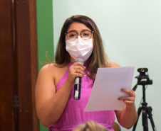 Formandos do primeiro curso de Especialização em Auditoria do SUS receberam na noite desta terça-feira (23) o diploma que permitirá atuar no controle, avaliação e auditoria dos recursos do Sistema Único de Saúde (SUS). Trinta alunos participaram da solenidade realizada no auditório da Escola de Saúde Pública do Paraná (ESPP). - Curitiba, 24/11/2021 - Foto: Américo Antonio/SESA